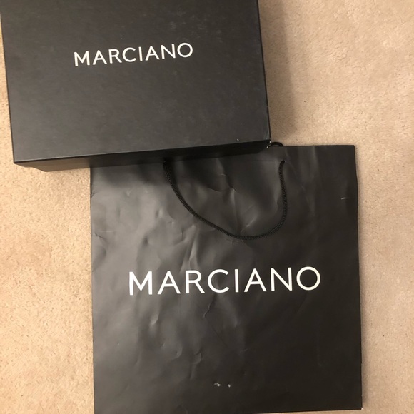💜 Marciano empty box alongside empty Marciano bg - Picture 2 of 4